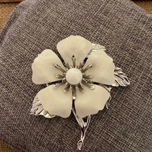 Vintage Sarah Coventry Flower Brooch